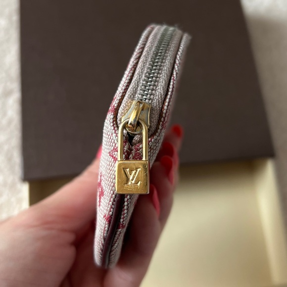 Authentic LOUIS VUITTON Red Monogram Mini Lin Canvas Round Coin Purse - Picture 3 of 6